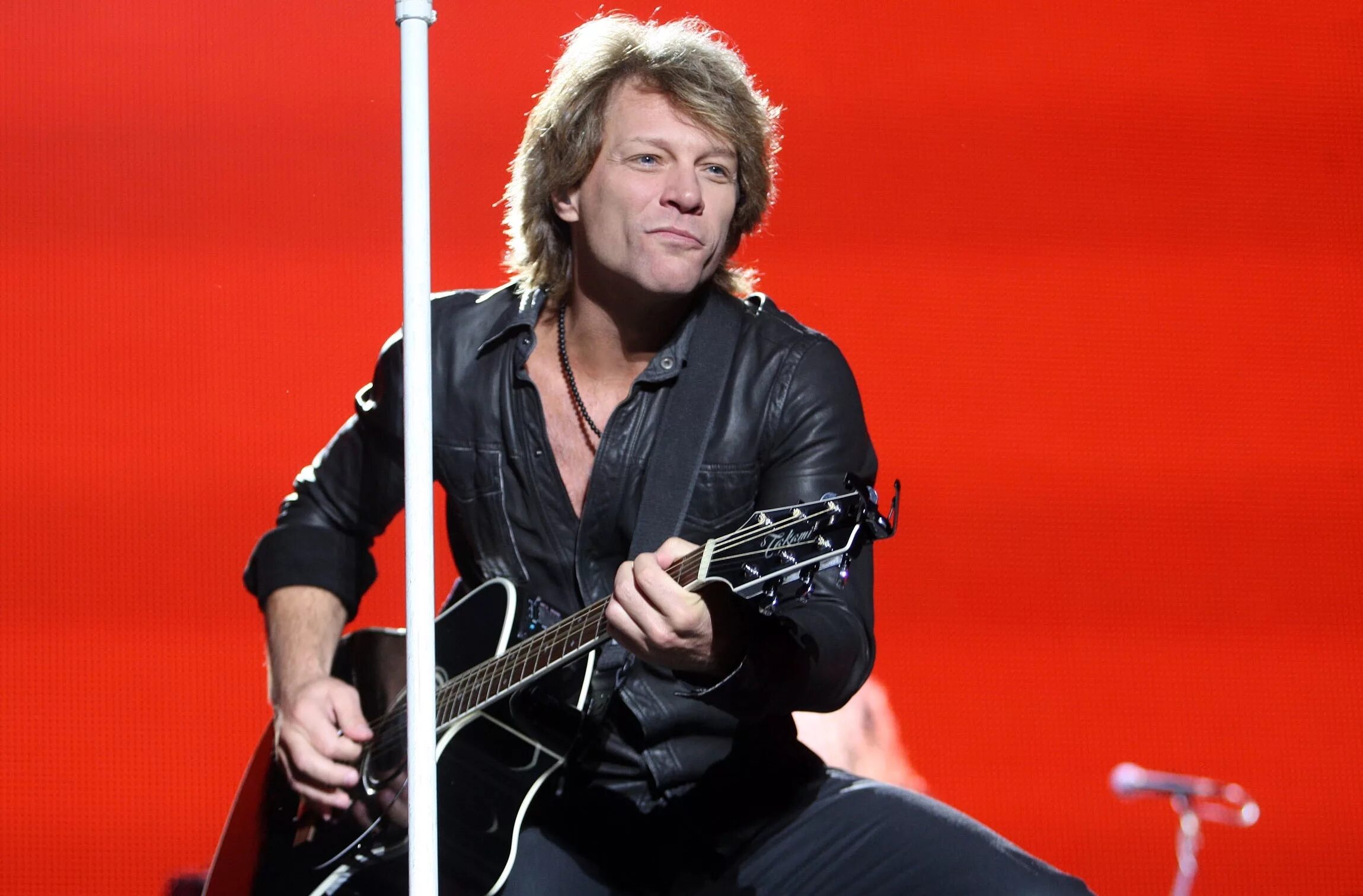 Группа bon jovi. Джон бон джови на концерте. Песни бон джови слушать. Песни бон джови слушать. Песни бон джови слушать.
