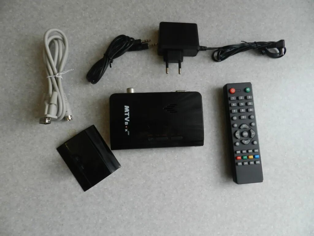 Как из телевизора сделать приставку. ТВ тюнер для моноблока Sony. ТВ приставка аналоговая ПК монитора 2006. Телевизор из монитора и ресивера DVB-t2. Монитор телевизор с приставкой.
