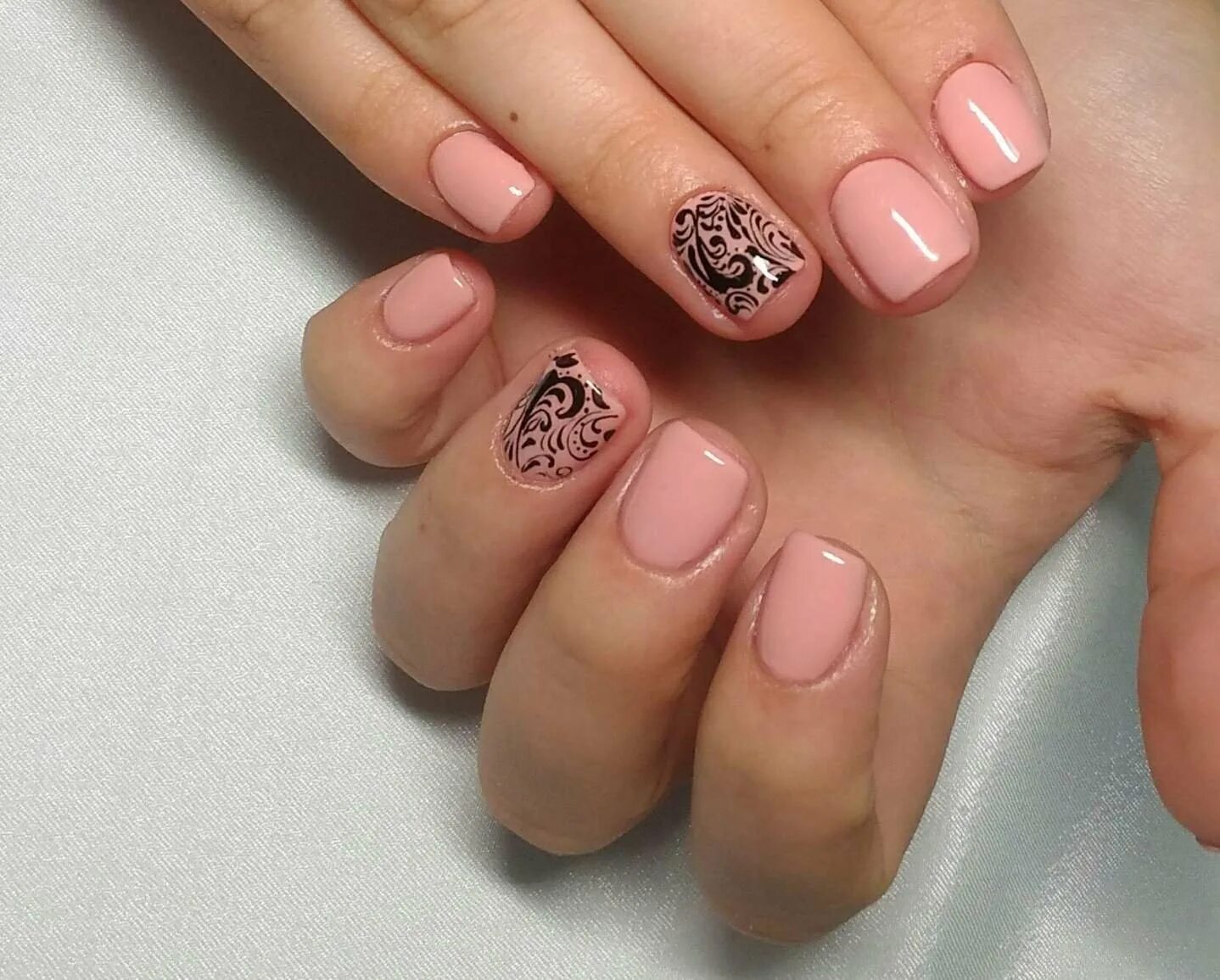 красивый маникюр на короткие ногти. ногти короткие. маникюр на короткие. дизайн маленьких ногтей. маникюр на короткие.