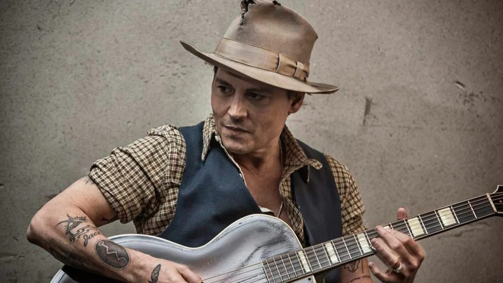 Джонни депп hollywood vampires. Johnny depp hollywood vampires. Депп песни. Джонни депп лысый. Депп песни.
