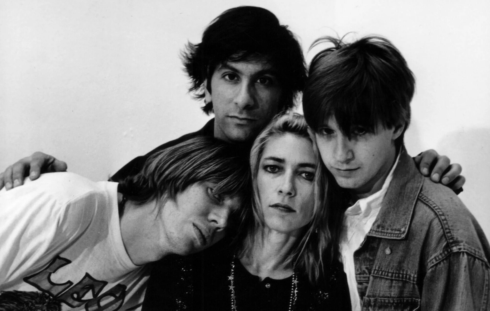 Группа sonic. Группа Sonic Youth. Sonic Youth 1981. SUNMI Youth. Sonic Youth вокалист.