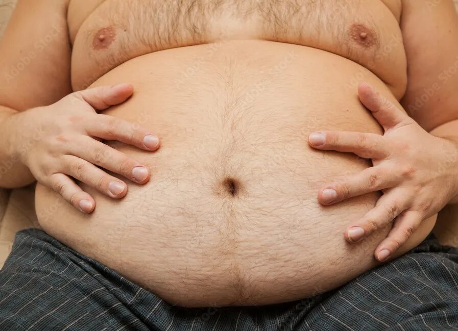 Пузо человека. Небольшой пивной живот. Пузо человека. Пузо человека. Мужчины с большими животами.