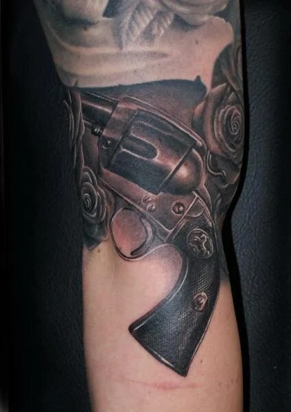 Tattoo guns. Тату гангстер с пистолетом. Тату ружье. Тату револьвер. Tattoo guns.