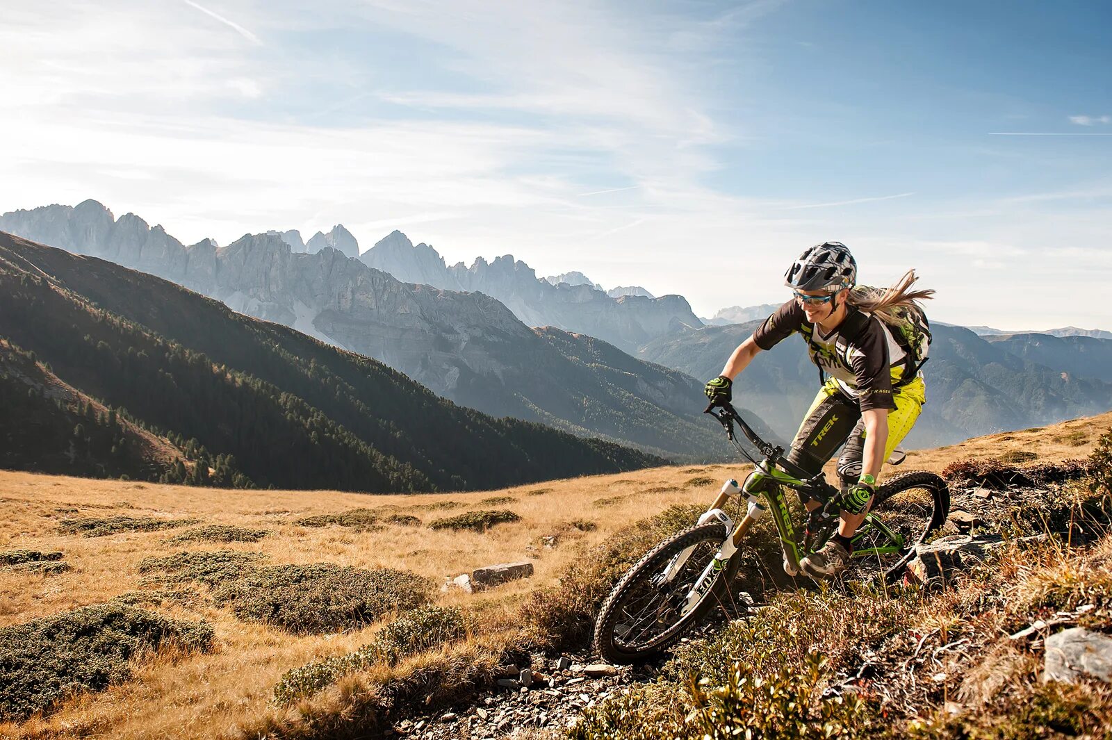 Горный (mtb) велосипед 3bike cosmo. Велосипед в горах. Mountain bike riding. Велосипедный спорт мтб. Велоспорт мтб.