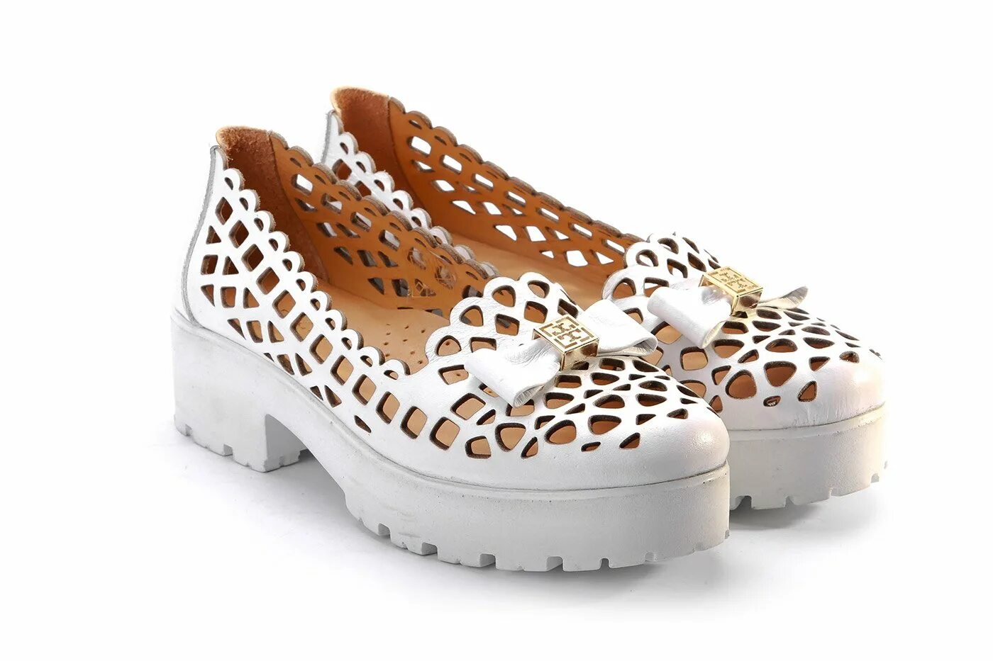 Обувь на низком каблуке. Женская обувь на заказ. Женская обувь на заказ. Женская обувь на заказ. Красные ботинки женские.