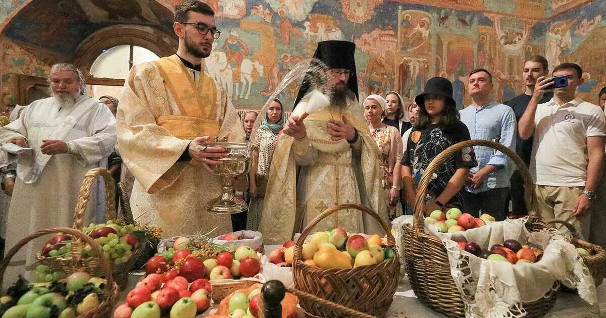 Спасы в 2025 году какого числа. 19 августа преображение господне яблочный спас. преображение господне 2025 яблочный спас. с преображением господним и яблочным спасом. яблочный спас в 2025 году.
