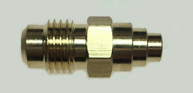Муфта брс пневматическая для шланга 10. Клапанный штуцер. P-27 клапан штуцер. Штуцер с клапаном. Клапанный штуцер.