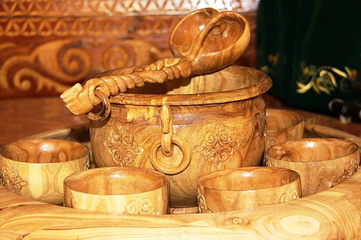 национальная посуда алтайцев. предметы быта казахов. казахская национальная посуда. украшения найденные в калос лимена. посуда казахского народа.