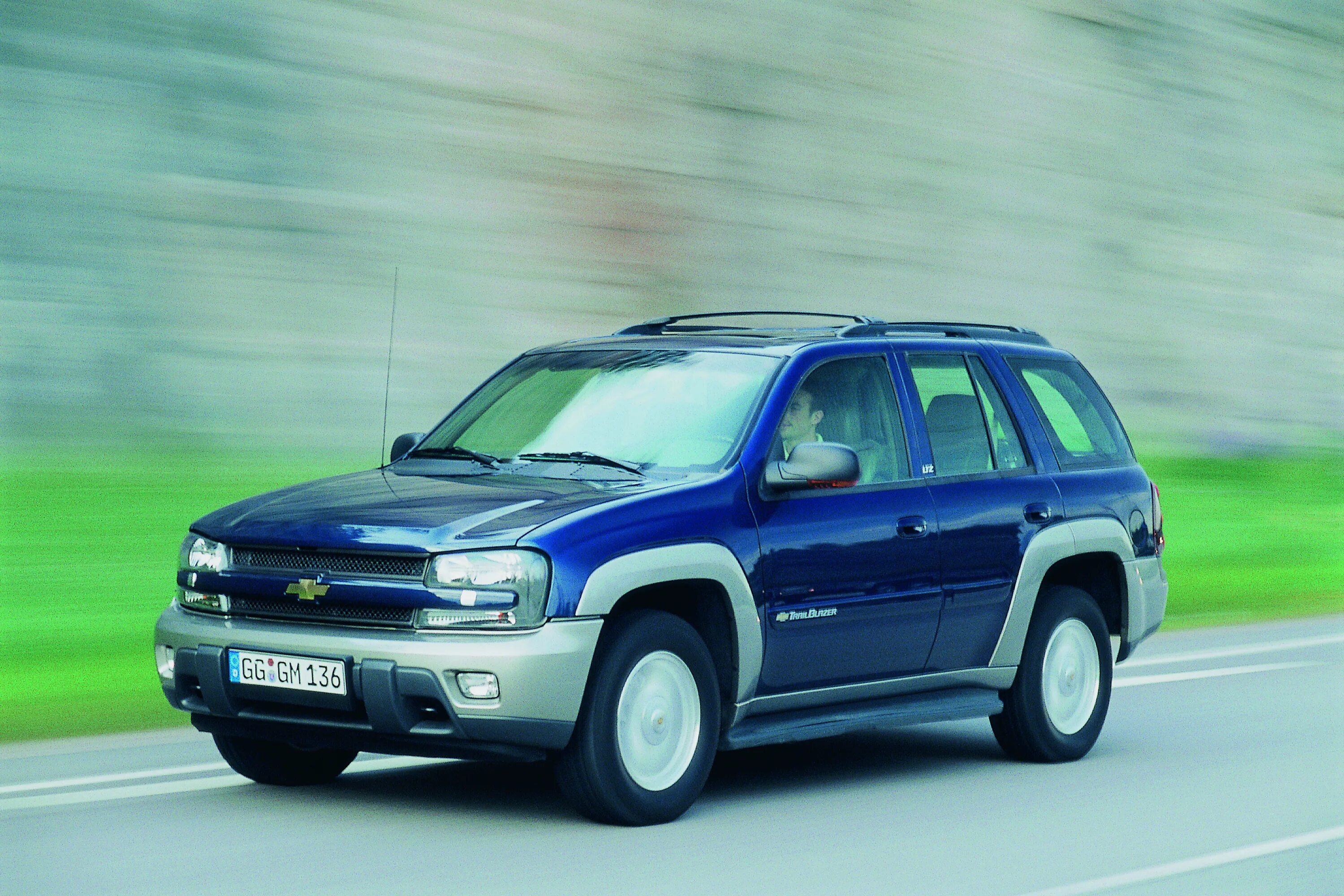 Шевроле трейлблейзер поколения. Chevrolet trailblazer 2001. Chevrolet trailblazer 2009. Шевроле Трейлблейзер 1990. Chevrolet trailblazer 1 поколения.