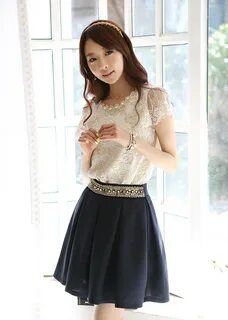 Жалаңаш қыздарға қысқа юбкалар