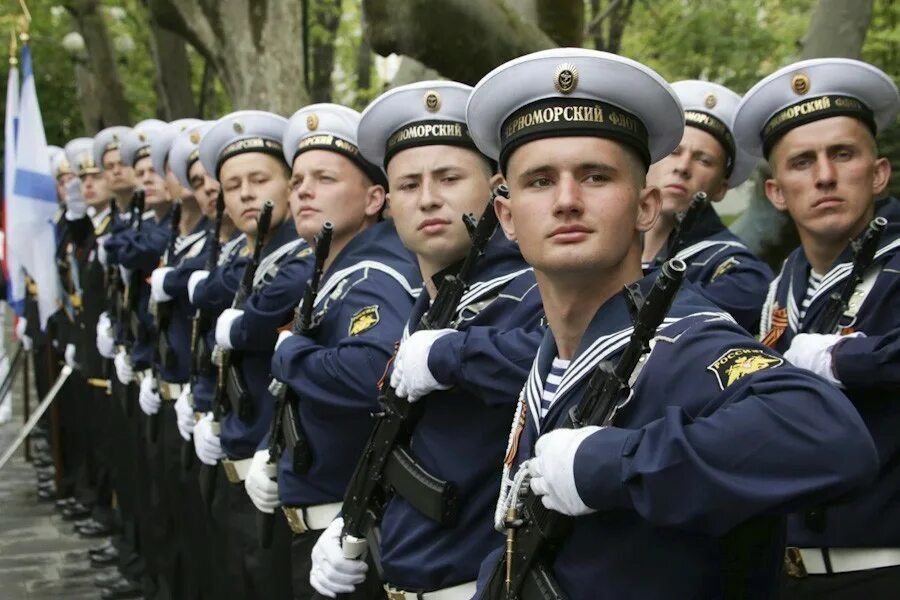 Морфлот сколько служат срочники. Богатиков - экипаж одна семья. Балтийский флот ВМФ России форма. Срочники ВМФ РФ. Военный моряк.