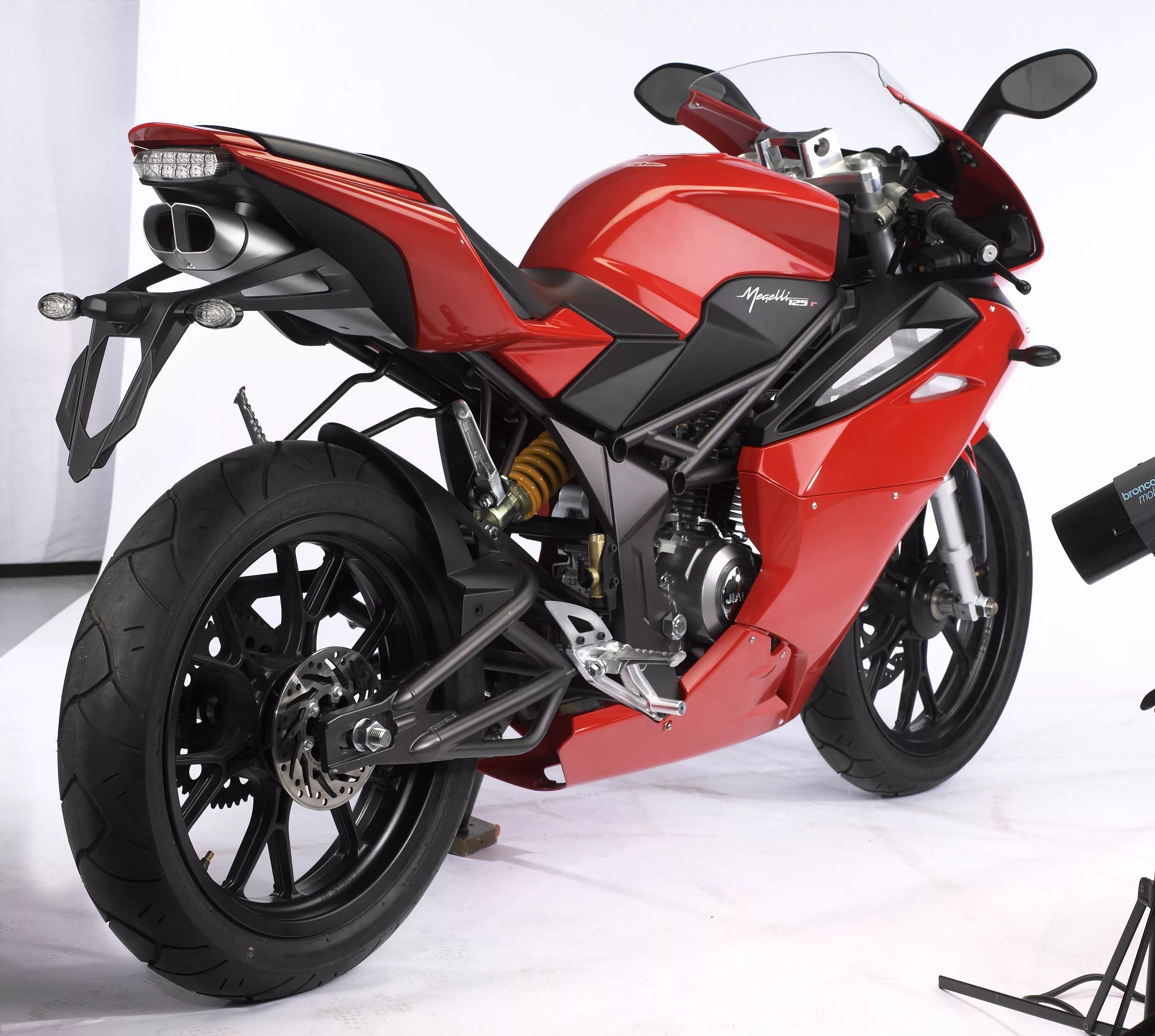 Байк цена новый. Megelli 125r. Minsk Megelli r250. Minsk 125 спорт. Спортбайк 125 кубов.