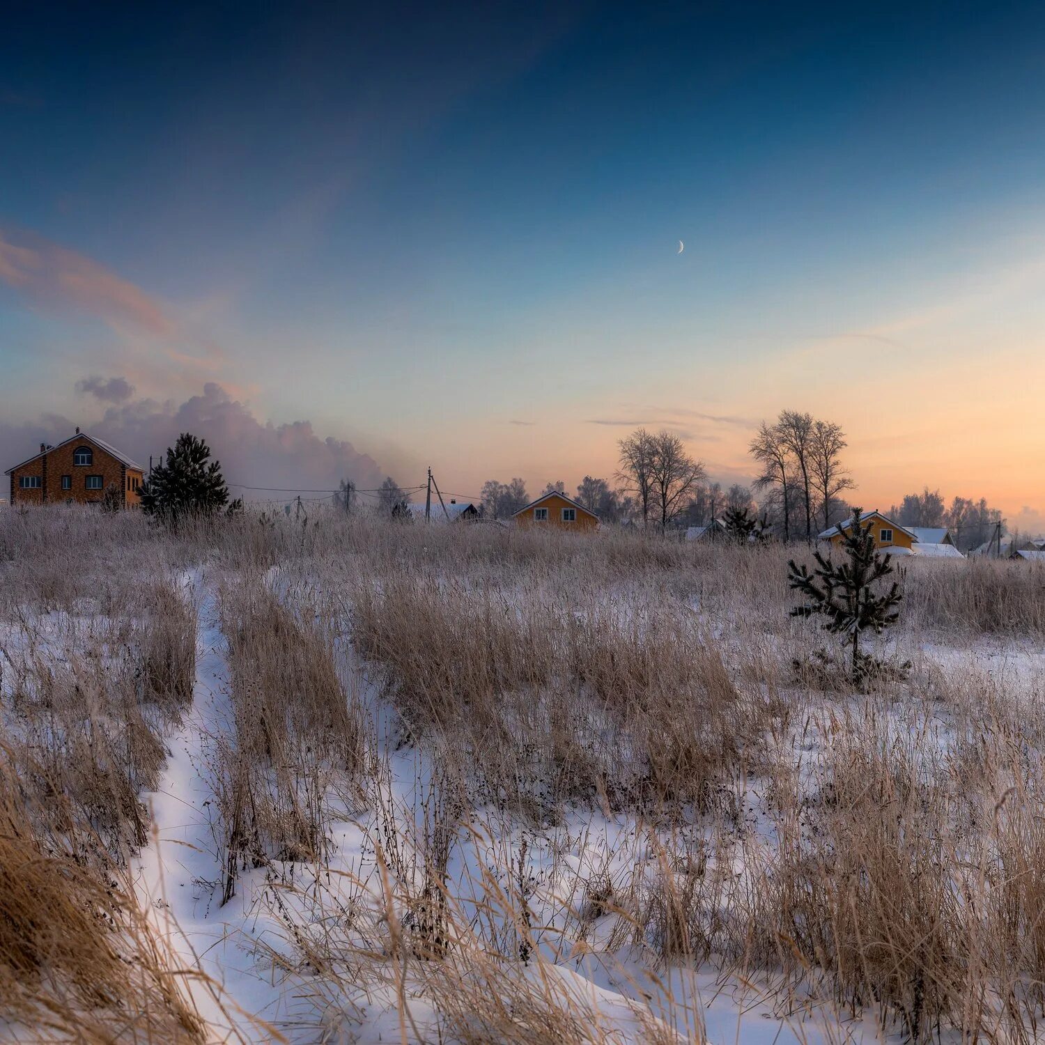 2 декабря вечером. Зимняя тишина. Зимняя дорога в поле. Поле зимой вечером. Зимнее поле и лес.