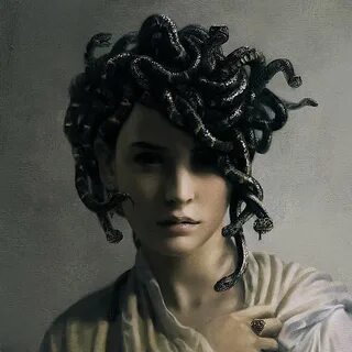 Голова вместо волос змеи