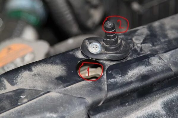 Где находится датчик закрытия капота Концевик капота штатный Mitsubishi Outlander (3G), 2,4 л, 2018 года тюнинг DRI