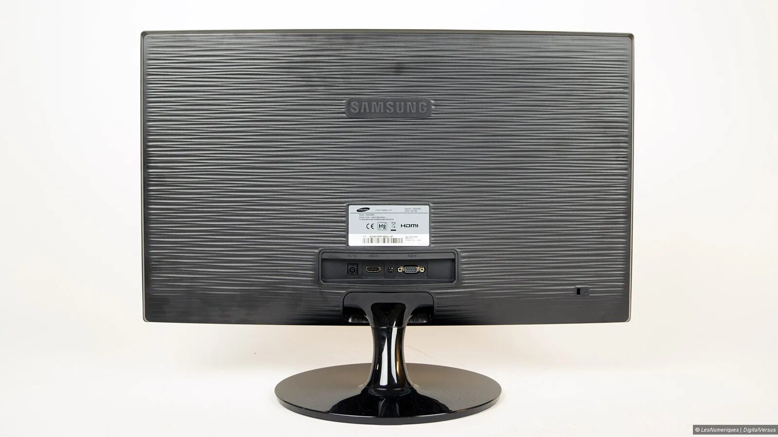 Samsung s24 8 256. Монитор Samsung s24d300. Монитор Samsung s24d332h. 24" Монитор Samsung s24d300h. Монитор самсунг s22d300.