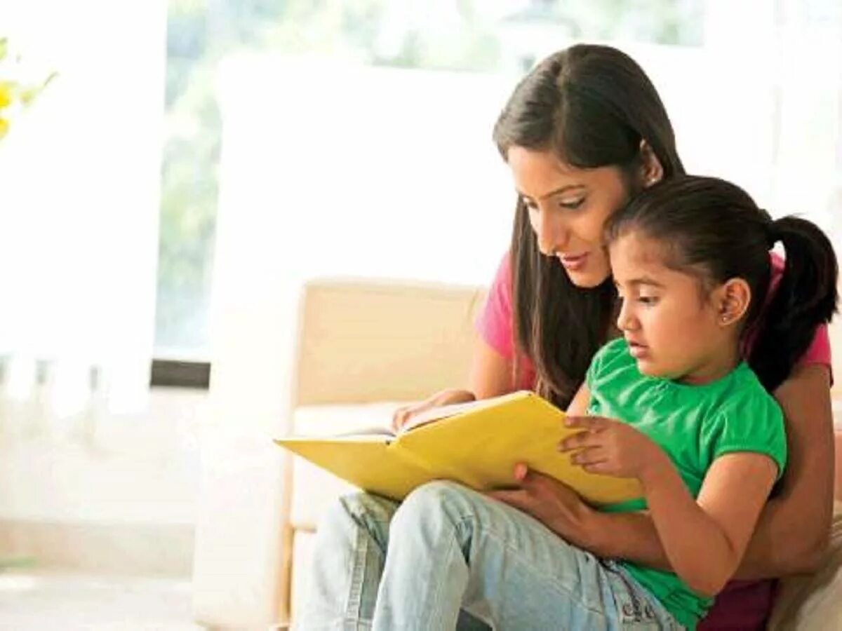 Mother said to her son. Девочка читает мораль. Indian children help parents. Parents and children read together. Uzbek reading with parents.