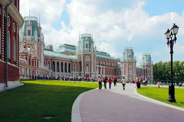 Циан царицыно. Царицыно Казань. Парк Царицыно торговля. Царицыно район Москвы. Красная площадь парк Царицыно.