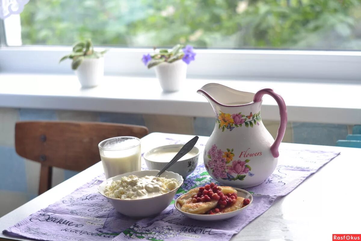 Утро деревня завтрак. Сытный деревенский завтрак. Деревенский завтрак. Завтрак в деревне. Деревенский обед.