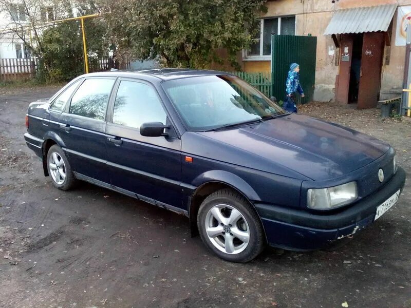 Купить бу фольксваген б3. Volkswagen Passat 1993 седан. Фольксваген Пассат в3 1993. Volkswagen Passat b3 седан 1.8. Volkswagen Passat b3 синий.