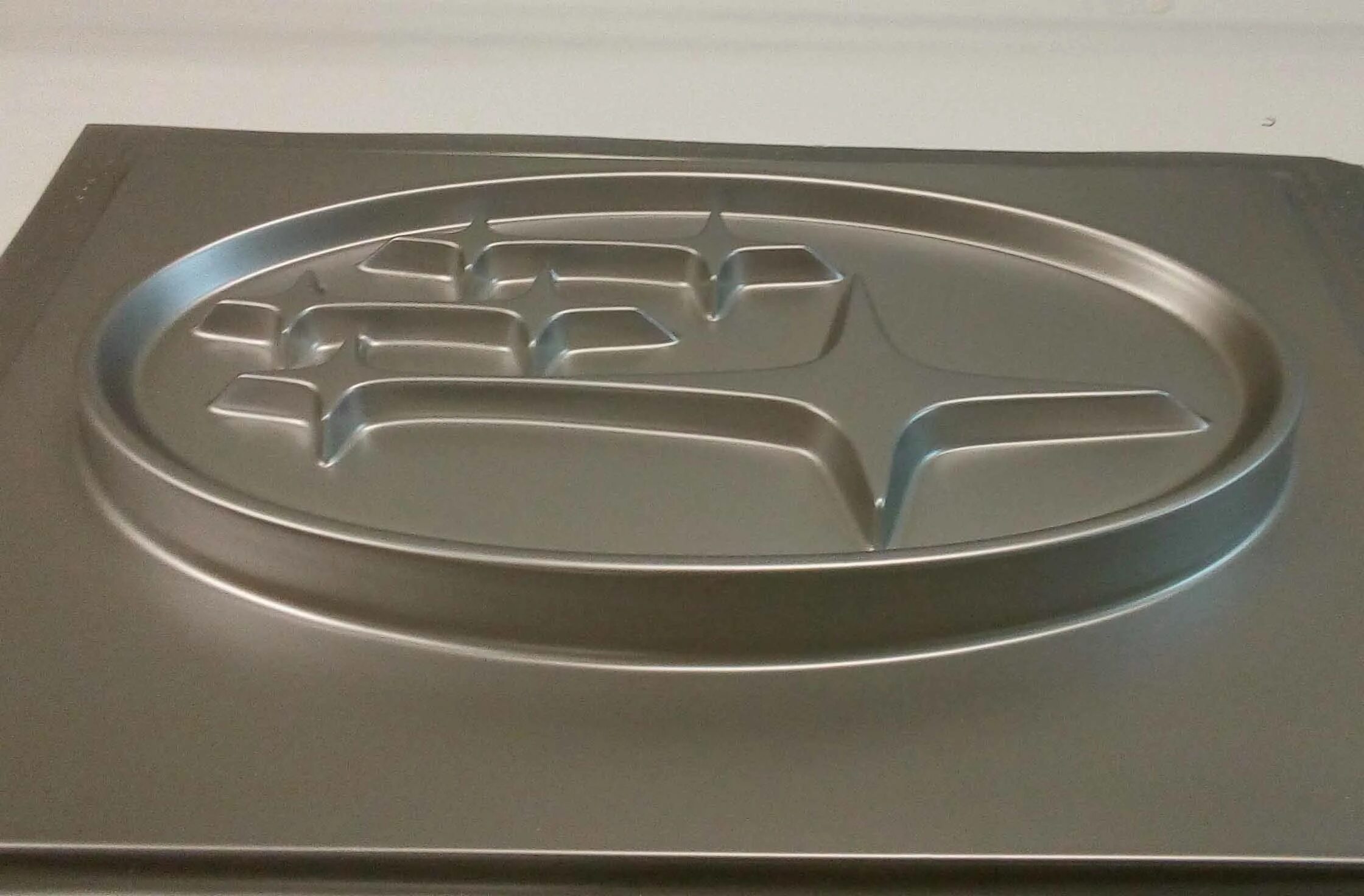 Вакуумная формовка абс. Изделия вакуумной формовки. вакуумная формовка. вакуумная формовка логотипа. формовочный пластик.