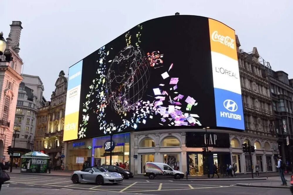 Реклама лондона. Площадь Пикадилли в Лондоне. Пикадилли Серкус рекламные щиты. Билборд Лондон. Рекламный щит.