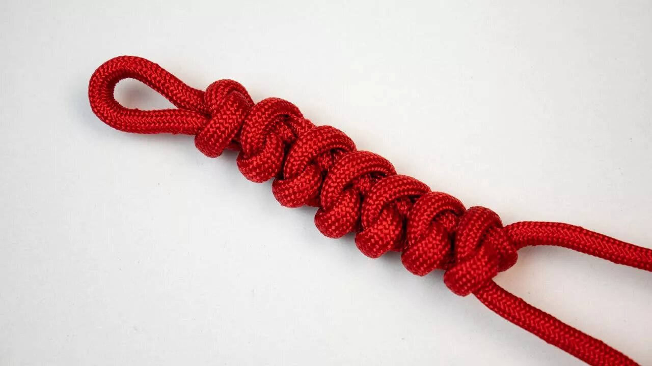 Темляк змеиный узел. Темляк из паракорда хребет змеи / paracorc Keychain the Serpent Spine Knot. Плетение темляка змеиный узел. Узел Keychain Paracord.