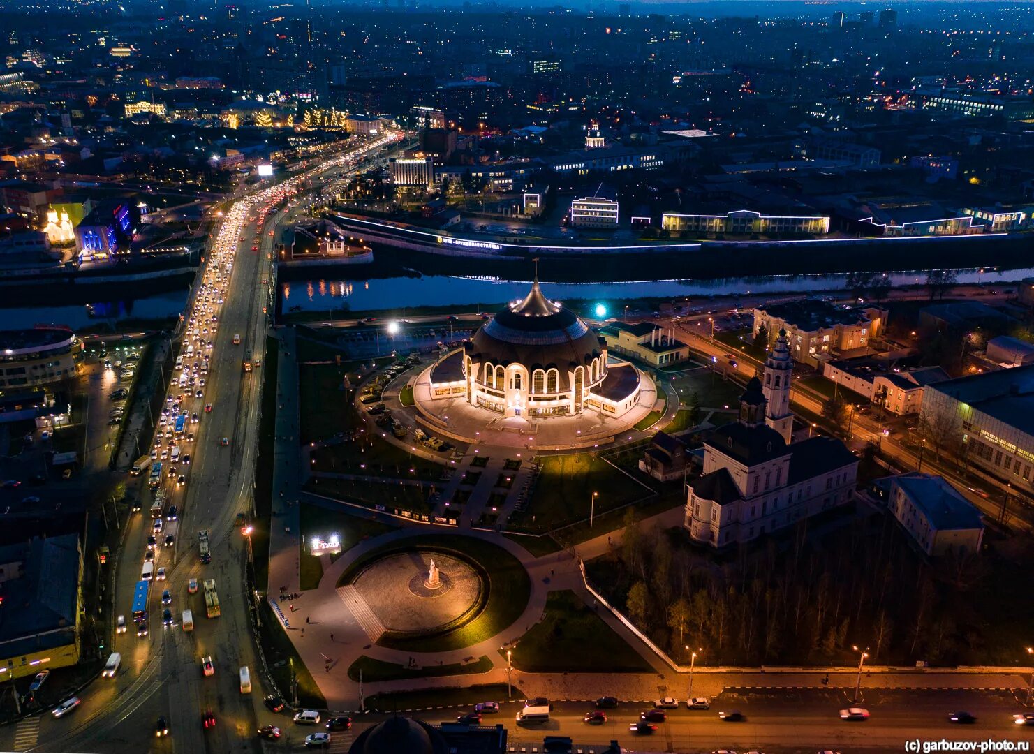 Тула размер города. Тула. Тула (город). Тульский музей оружия ночь. Музей оружия Тула ночью.