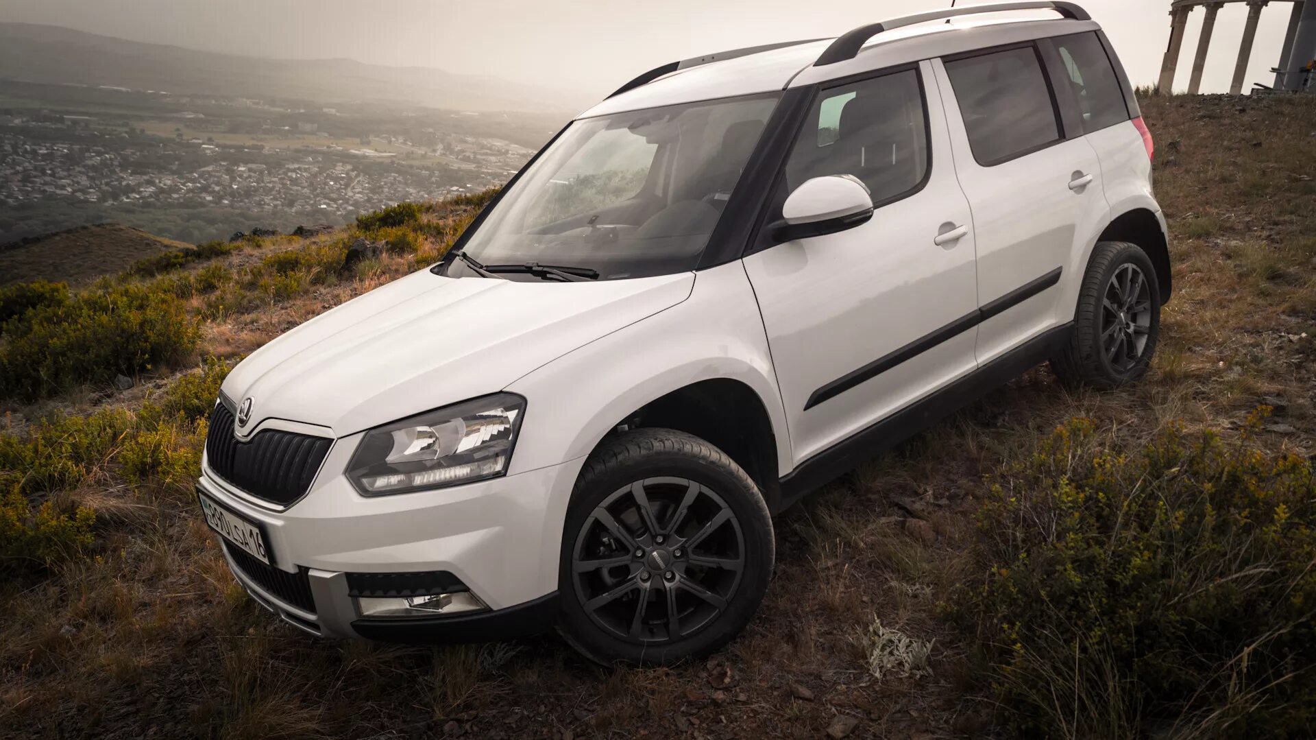 Тюнинг шкода йети. Шкода Йети. Skoda Yeti 2015. Шкода Йети белая. Шкода Йети 2015 1.8.