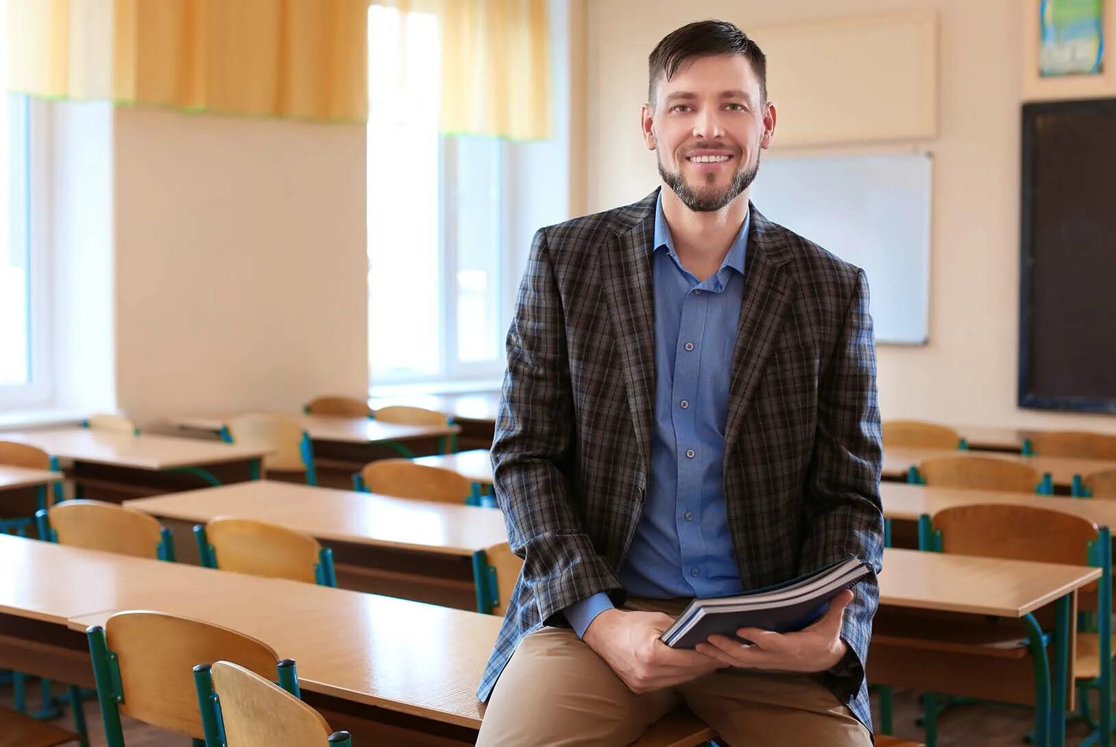 Taller teacher. Учитель мужчина. Современный молодой преподаватель. Педагог мужчина. Институт мужчины.