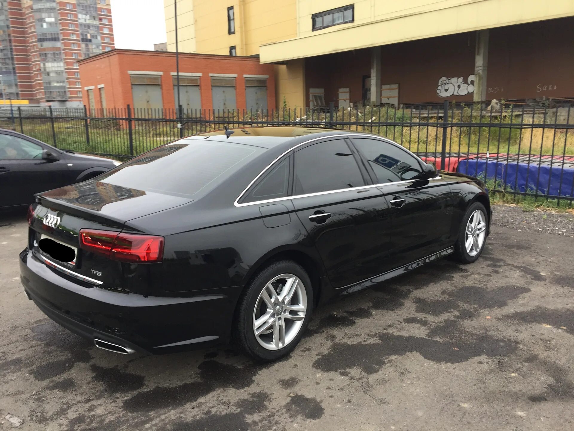 Тонировка ауди а6 с7. Тонировка audi a6 c7. Audi a6 c6 тонированная. Ауди а6 тонированная. Ауди а6 с6 рестайлинг черный.