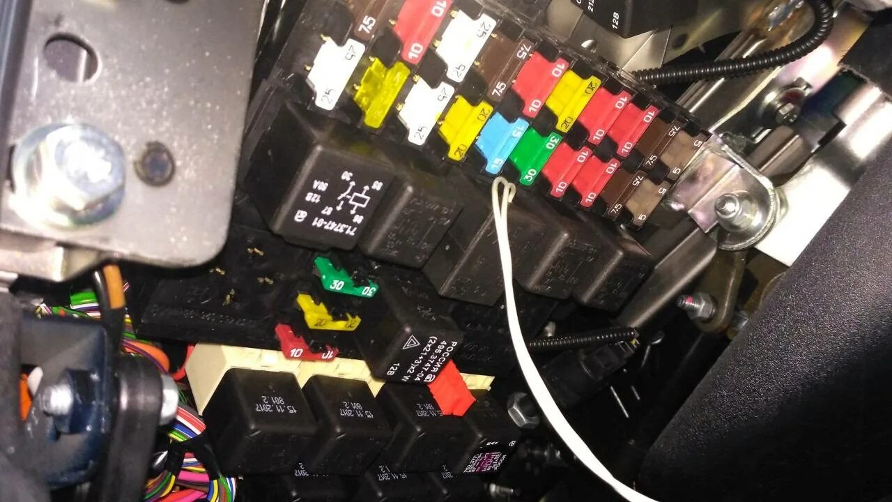 Реле дворников нива 21213. Не работают дворники 21214. Реле стеклоподъемников нива шевроле 2007. Трапеция дворников нива шевроле. Реле стеклоочистителя нива шевроле.