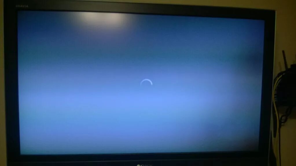 Пятна на телевизоре lg. ЖК самсунг вертикальная полоса. Тёмные пятна на экране телевизора Samsung. Телевизор самсунг пятна на экране. Темная полоса на экране телевизора.