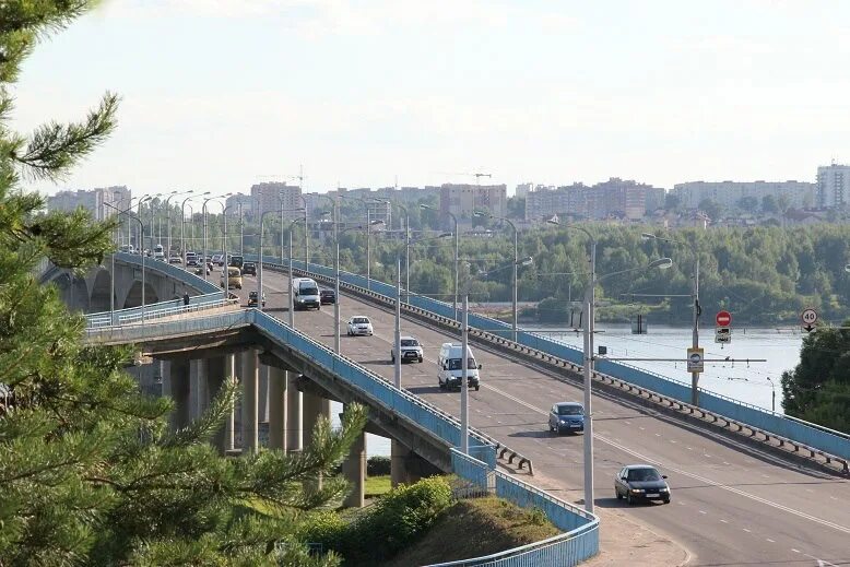 Движение через мост кострома. Кострома мост через волгу. кострома мост. длина костромского моста через волгу.