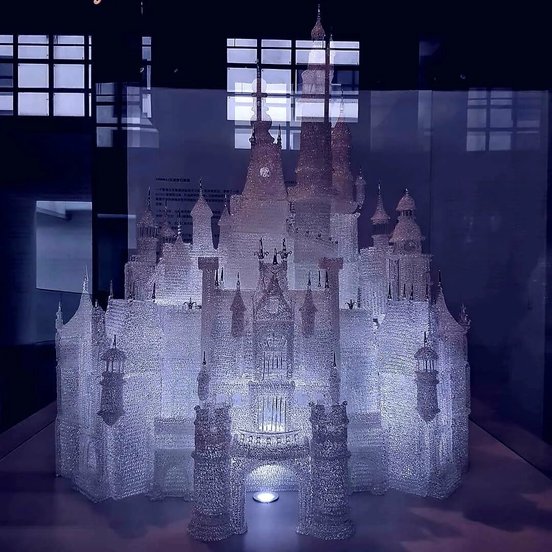 миниатюры зданий. музей хрусталя в гусь-хрустальном. хрустальный домик для белочки. хрусталь дом 1718. домик хрусталь.