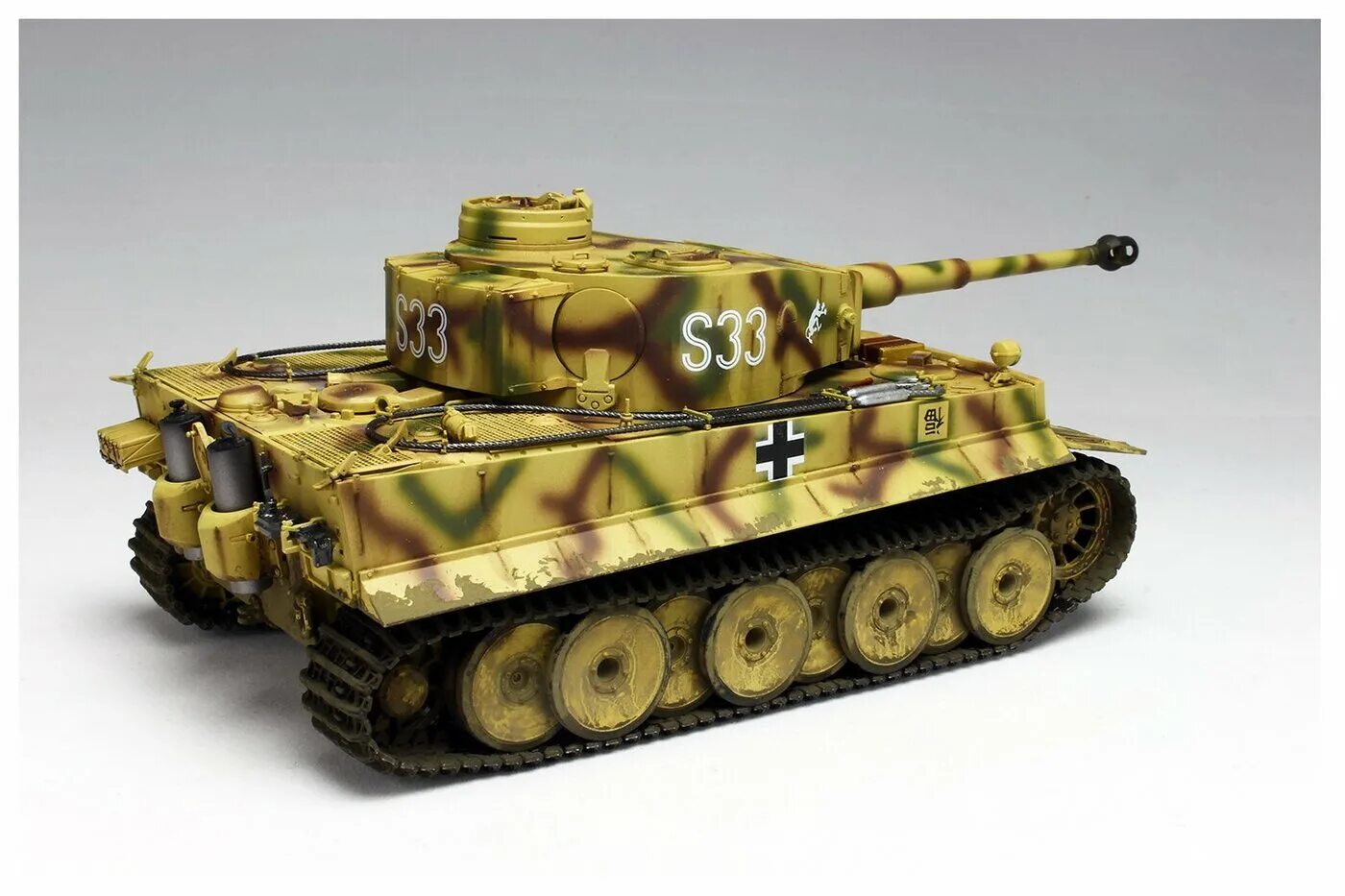 Королевский тигр трумпетер 1 к 72. Tiger 1 camouflage. Камуфляж танка тигр tiger 1. Танк pilotage tiger 1 с ик-пушкой 1:24 35 см. Танк тигр 1 камуфляж.