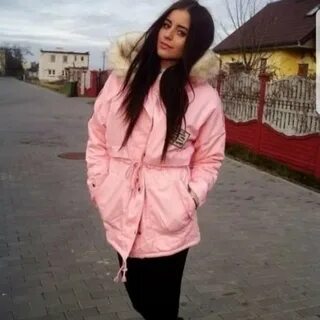 Клип девушка в куртке