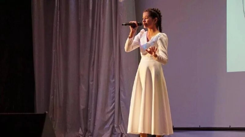 Эстрадный вокал москва. Эстрадный вокал преподаватели. Уроки вокала. Преподаватель вокала. Школа вокала doremi.