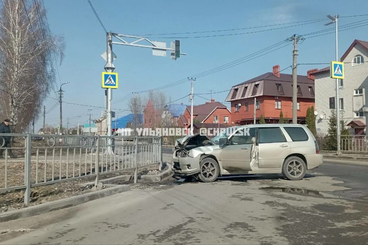 Новости 28.03 2024. Ульяновск ДТП на улице кольцевой. Перекресток фото. Машина на перекрестке.