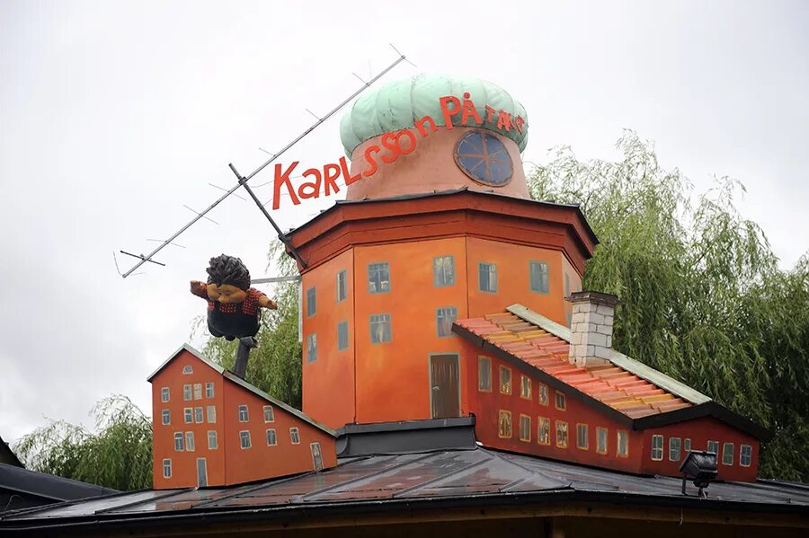Где проживал карлсон?. Домик карлсона на крыше. Дом карлсона в стокгольме. Домик карлсона в стокгольме. Где живет карлсон.