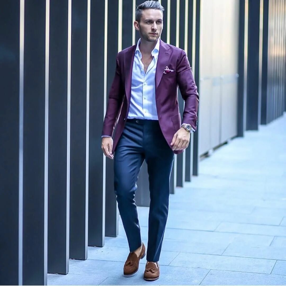 5 сентября мужчина. Фиолетовый пиджак мужской. Красивый стильный мужчина. Модный стиль мужской. Пиджак и брюки мужские.