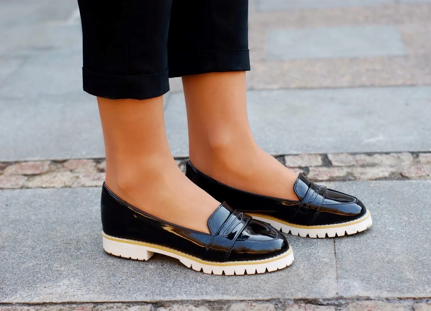 в тренде 2023 обувь лоферы женские. Lofer обувь 2022. лоферы тренд. лоферы мода 2022. лоферы тренд.