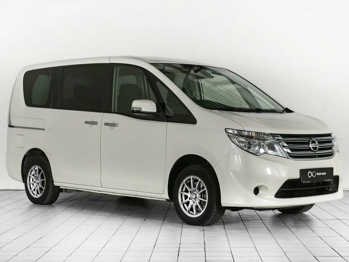 Купить ниссан минивэн. Ниссан Серена. Минивэн Ниссан Серена. Nissan Serena 2.0. Тойота Серена 26.