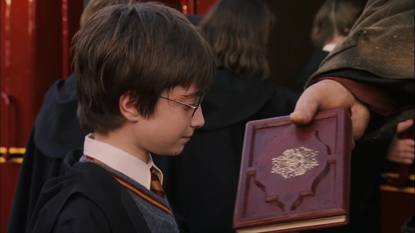 Шалость удалась фильм. Змееуст. Язык змееустов. Грима червеуст хоббит. Берсерк герои время героев тьмы.