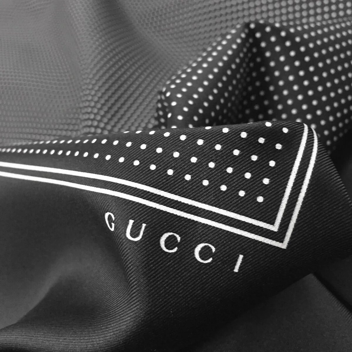 Шелк бренд. Ткань гуччи шелк. твил шелк gucci. подкладочная ткань гуччи. принт гуччи на ткани.