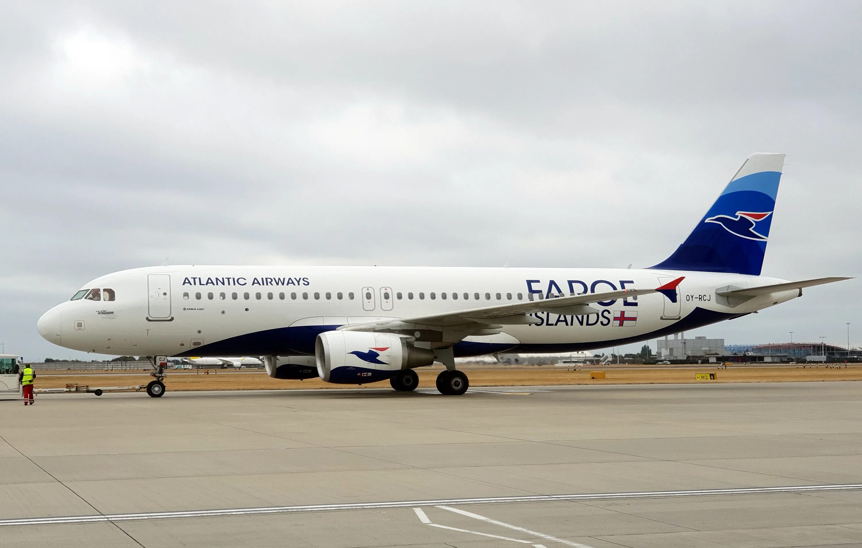 Avro rj100. Atlantic airways. А320 нео атлантик эйрвейз. Atlantic airlines. Самолёт атлантик.