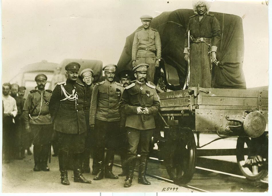 Приезд генерала. Л Г Корнилов в 1917. Генерал Корнилов 1917. Корнилов генерал белой армии.