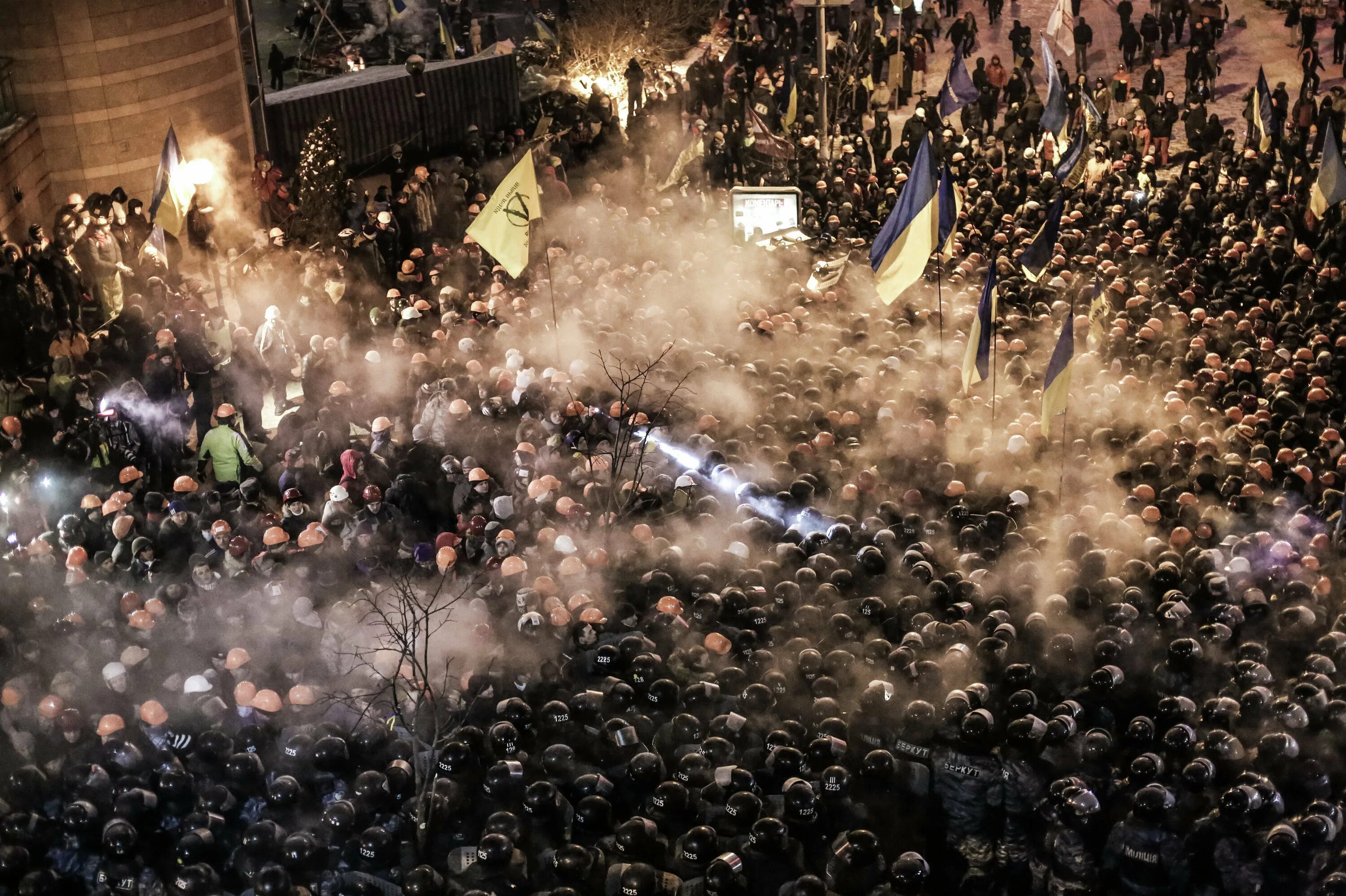 Как переводится майдан с украинского. Майдан Украина 2013. Протест Киев 2014 Беркут.