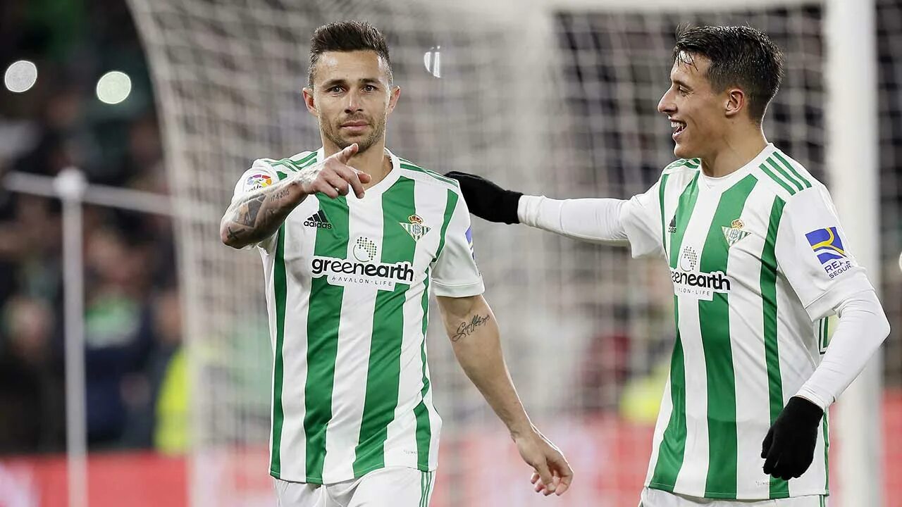 Barcelona vs betis. Зенит лига европы. Фк бетис лого. Варшава бетис. Бетис обои.