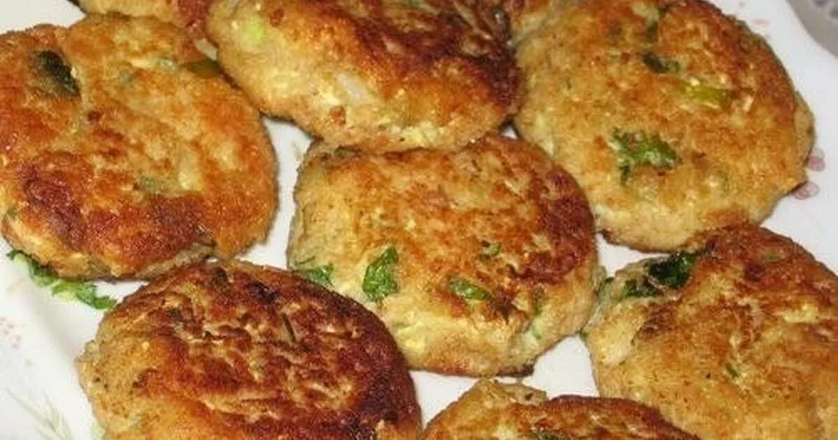 Котлеты с кабачком. Вкусные котлетки из кабачков. Пышные котлеты. Кабачковые пышные котлеты. Котлеты из кабачка и картошки